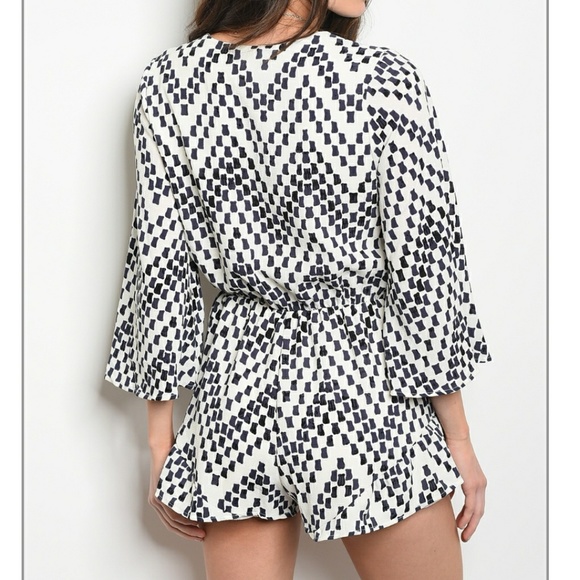 1 sm. Left☄HP☄ off white v-neck long sleeve romper - Picture 3 of 3